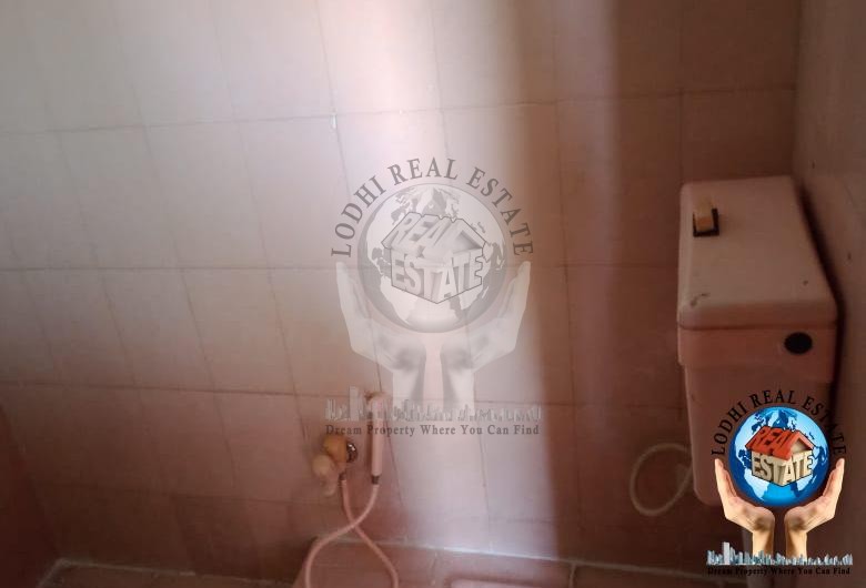 5 Marla Beautiful House Near Emporium Mall