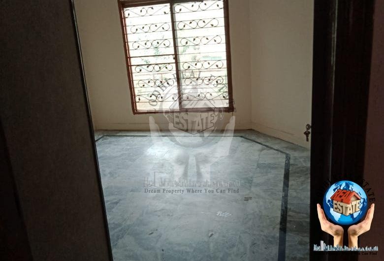 5 Marla Beautiful House Near Emporium Mall