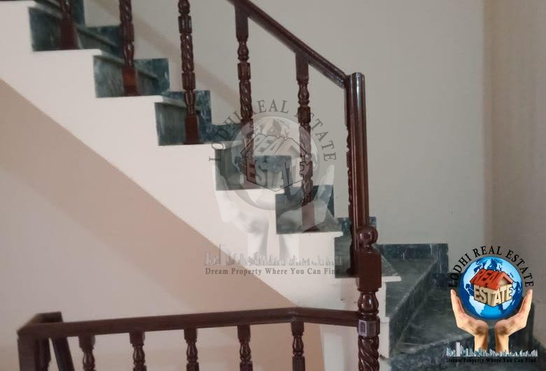 5 Marla Beautiful House Near Emporium Mall